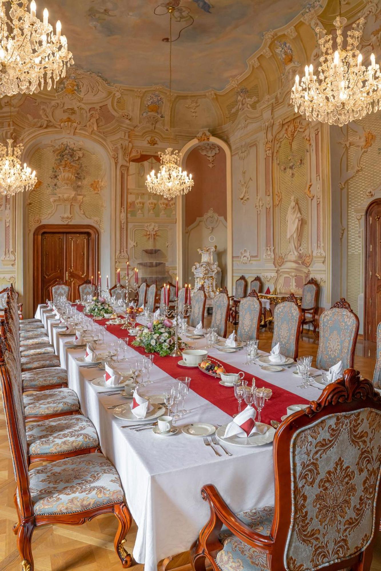 Galicia Nueva, Castle Hotel Lučenec 외부 사진